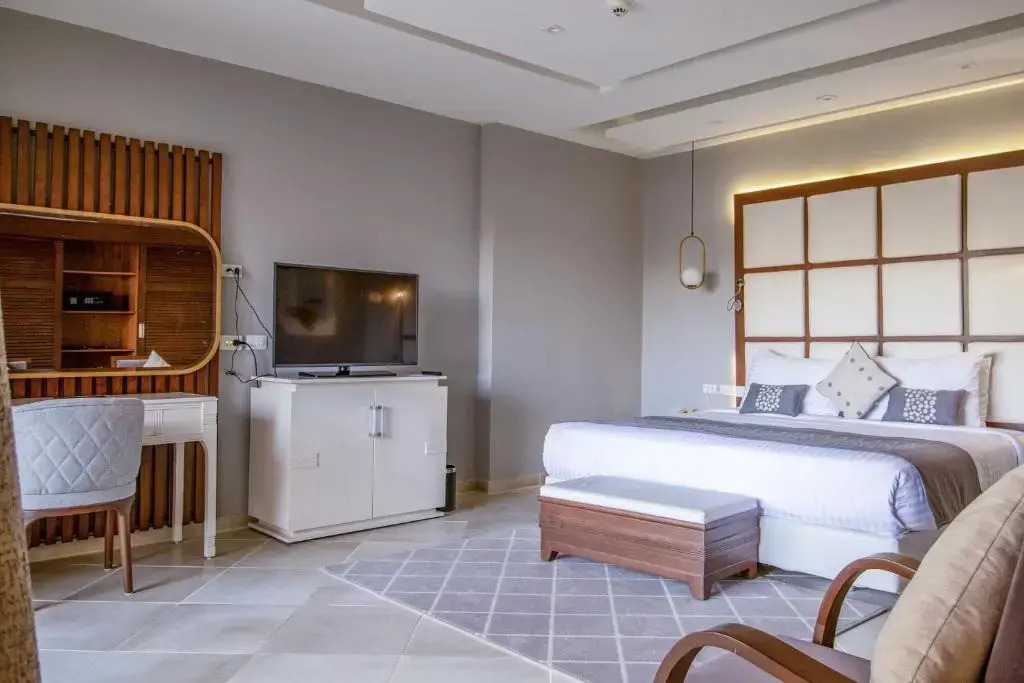 Полулюкс Posh Club Swim Up с балконом в Sunrise Crystal Bay Resort