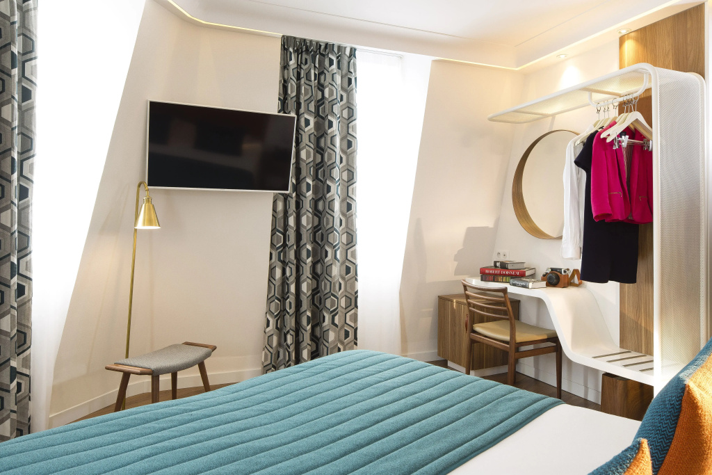 Deluxe Eiffel Double room (full double bed)