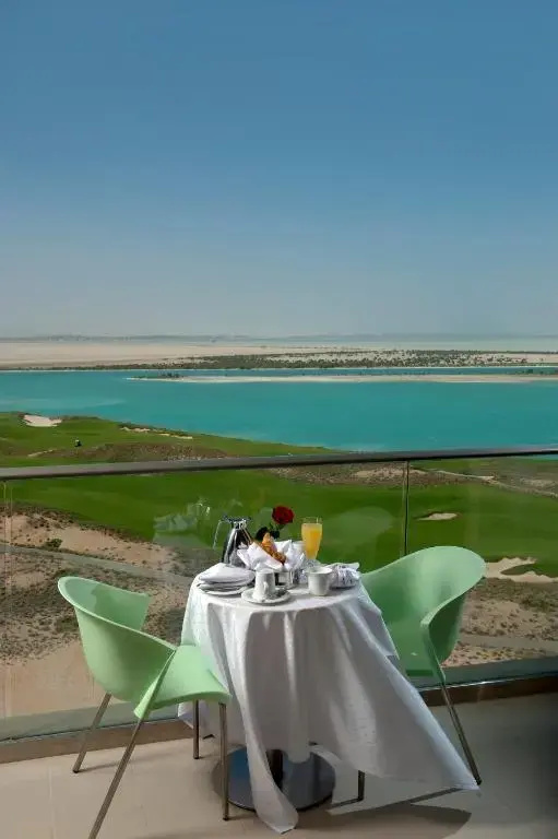 Отель Crowne Plaza Abu Dhabi Yas Island by IHG — фото
