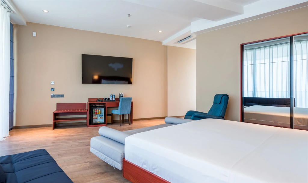 Premier Double room (full double bed)