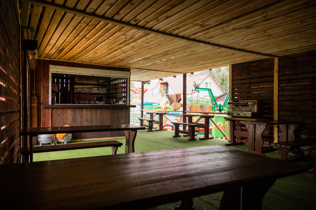 Food & Beverage