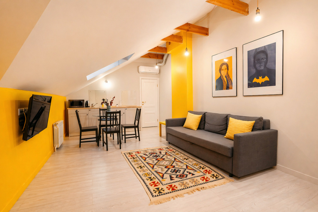 2-room Yellow Double Attic Apartment (full double bed)