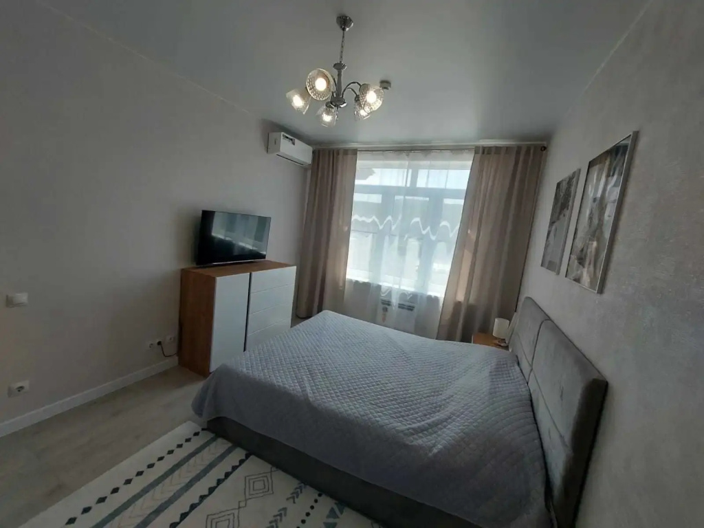 Квартира с Бacсeйнoм в Живoпиcнoм Мeсте ЖК Нolidаy Hоuse 109 — фото