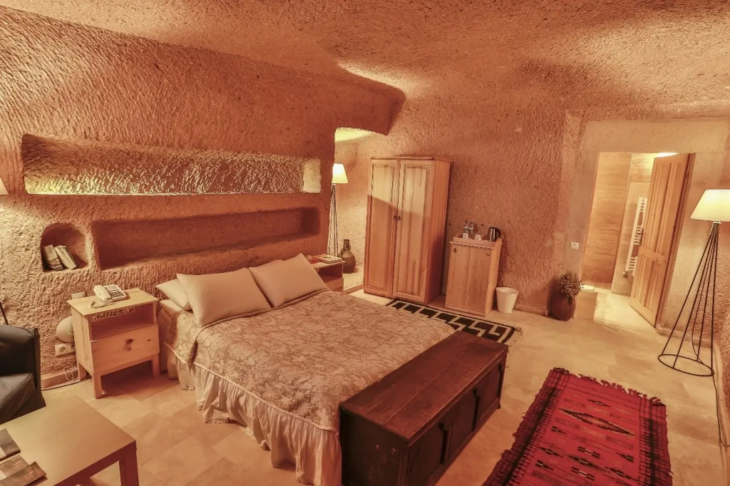 Deluxe Double room (full double bed)