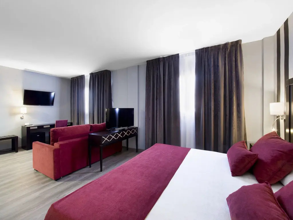 Double Junior Suite (full double bed)