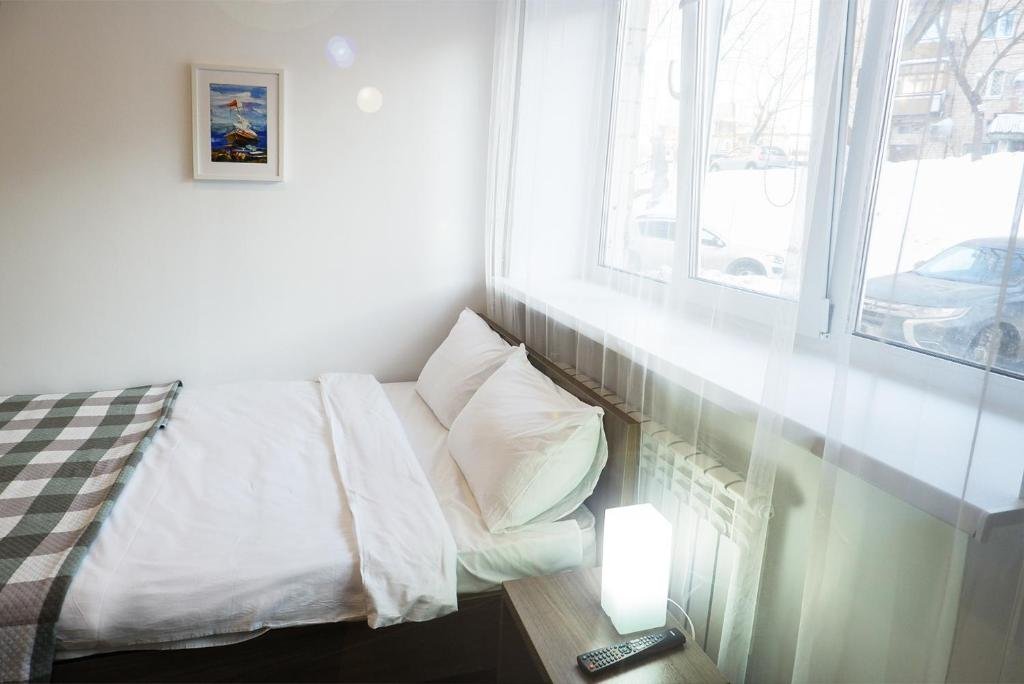 Севен нижний. Вид из окна с кровати от первого лица отель Нижний Новгород.