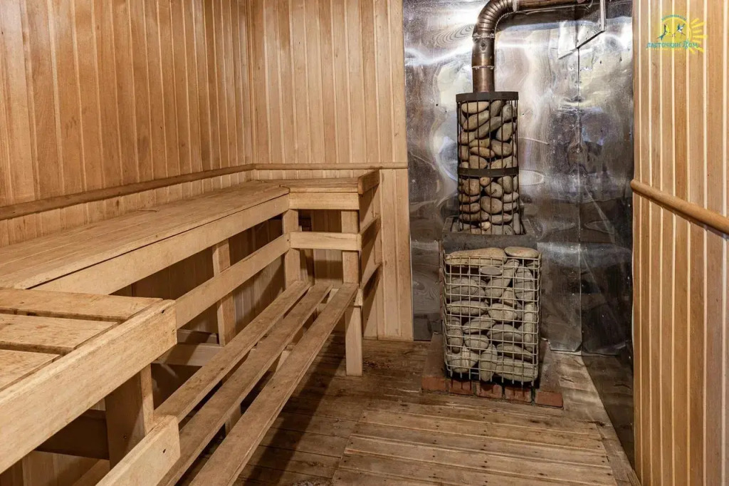 Шестиместный коттедж с балконом и с панорамным видом в Ласточкин дом