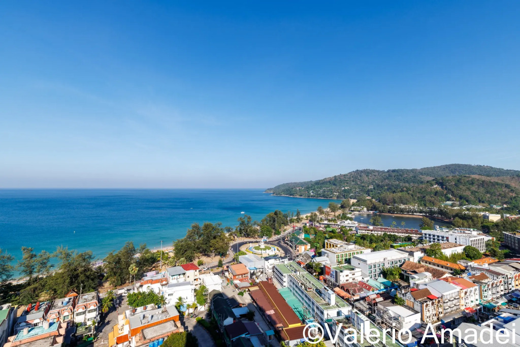 Люкс с 2 комнатами с балконом и с красивым видом из окна в Апартаменты OMNIA  Phuket - Waterfront Karon