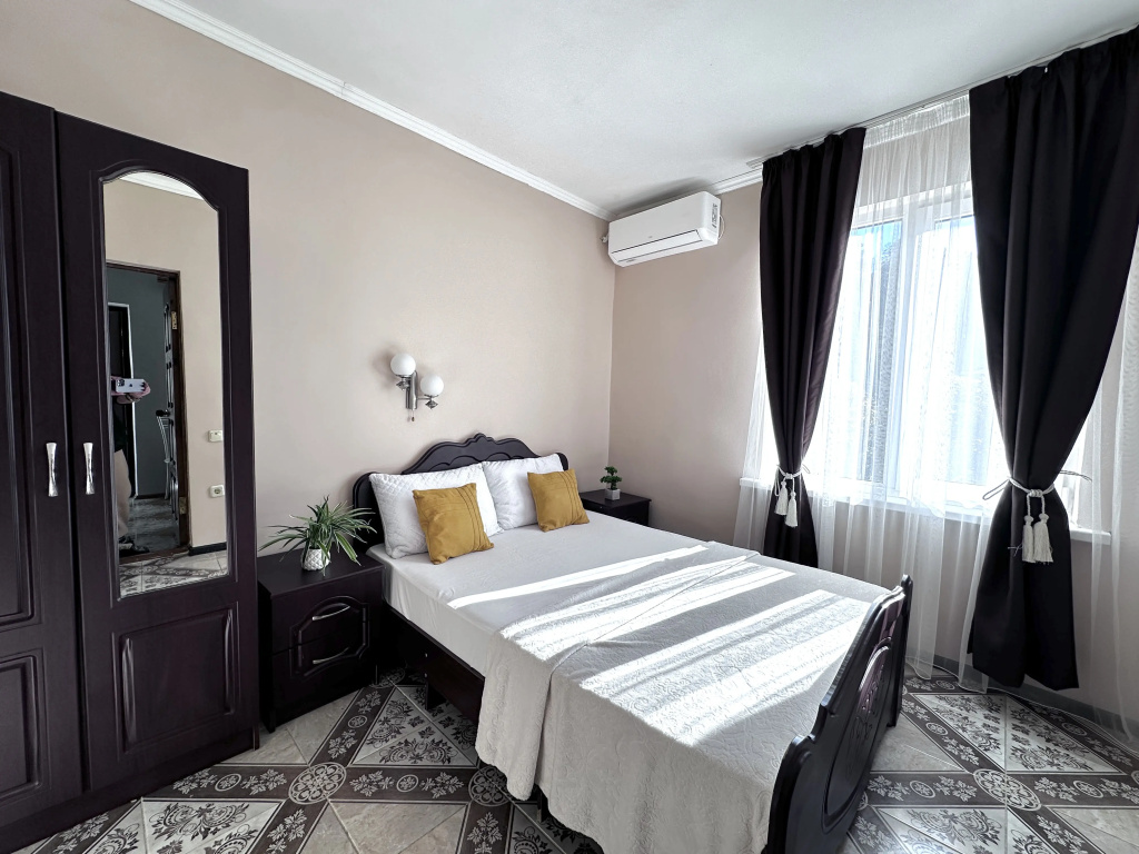 2 Bedrooms Quadruple Cottage with balcony and with courtyard view