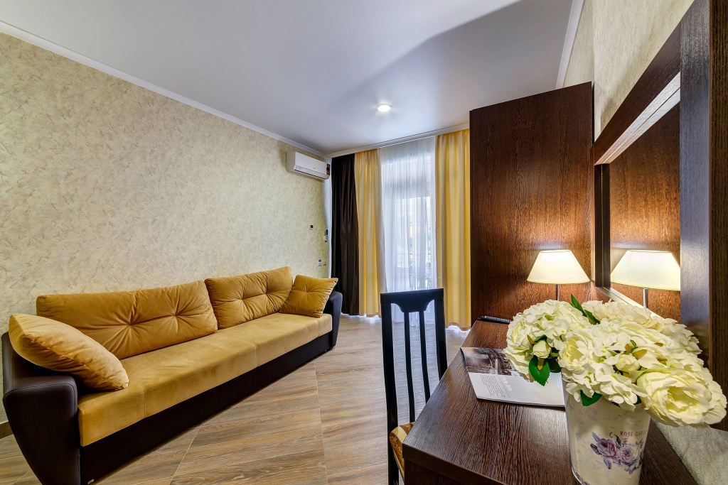 Azariya Hotel Room Type - 1 Bedroom Quadruple Suite with mountain view