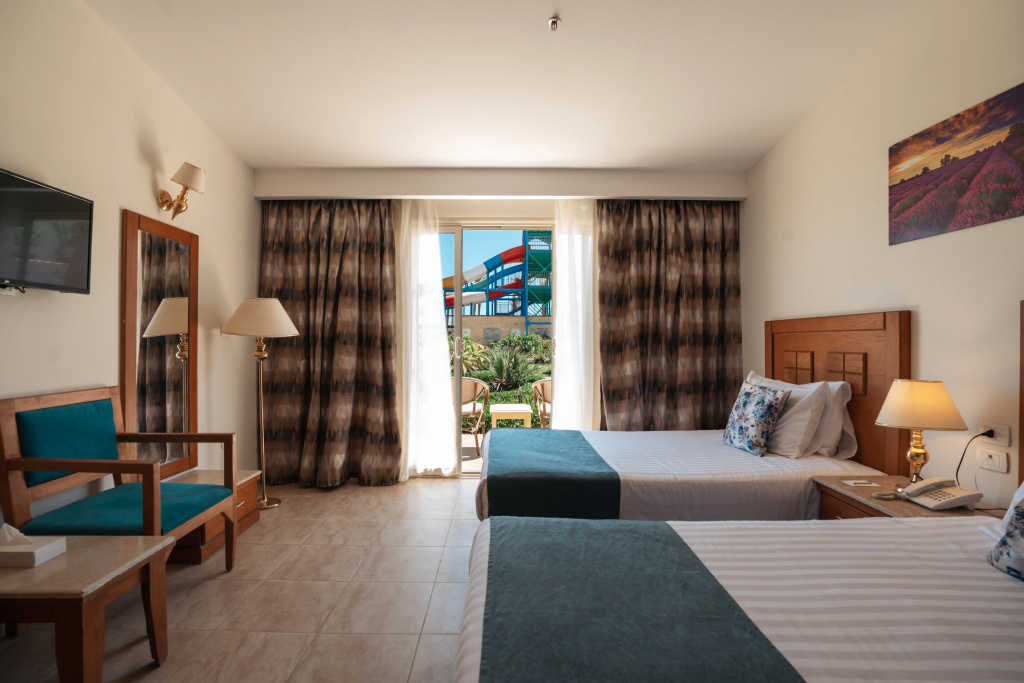 SUNRISE Serano Aqua Park Resort: A bright twin-bedroom with a balcony, two beds, and a television.