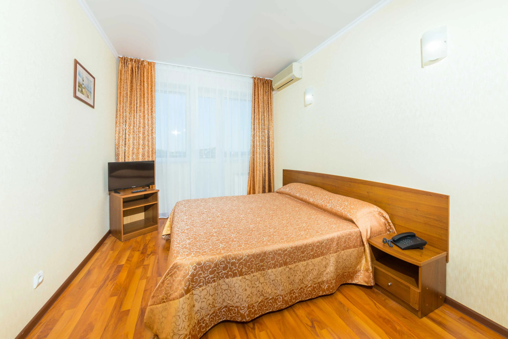 Superior Double room with balcony (full double bed)
