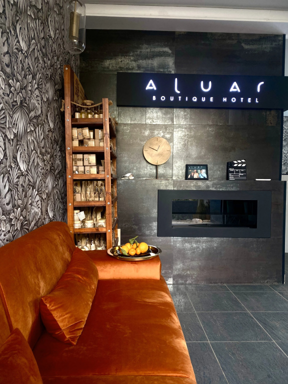 Lobby & Reception