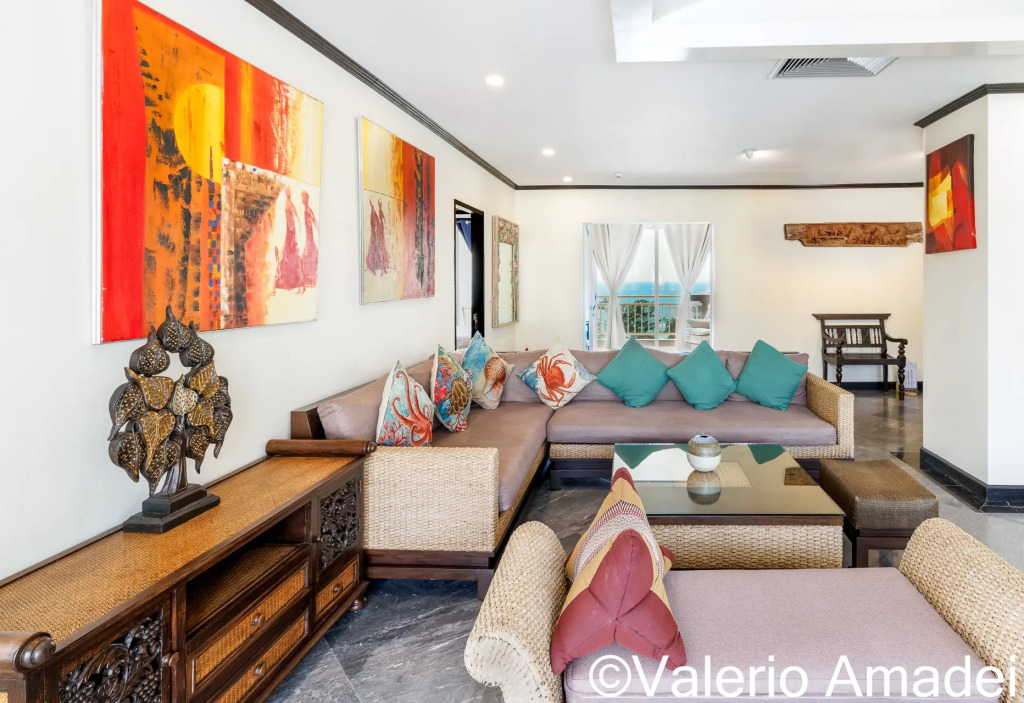 Трёхместный номер Standard с балконом и с красивым видом из окна в Апартаменты OMNIA  Phuket - Waterfront Karon