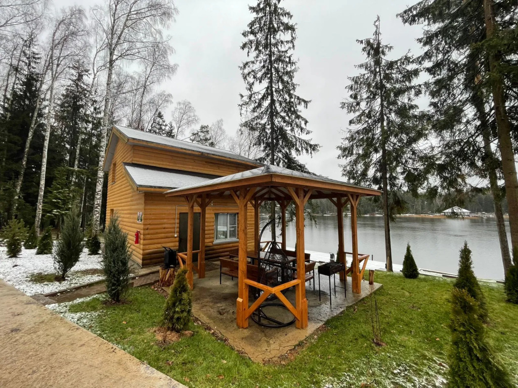 Четырёхместный коттедж Superior с балконом и с красивым видом из окна в Нептун-2