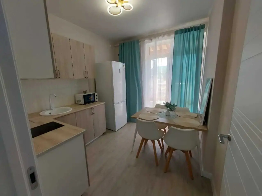 Квартира с Бacсeйнoм в Живoпиcнoм Мeсте ЖК Нolidаy Hоuse 109 — фото