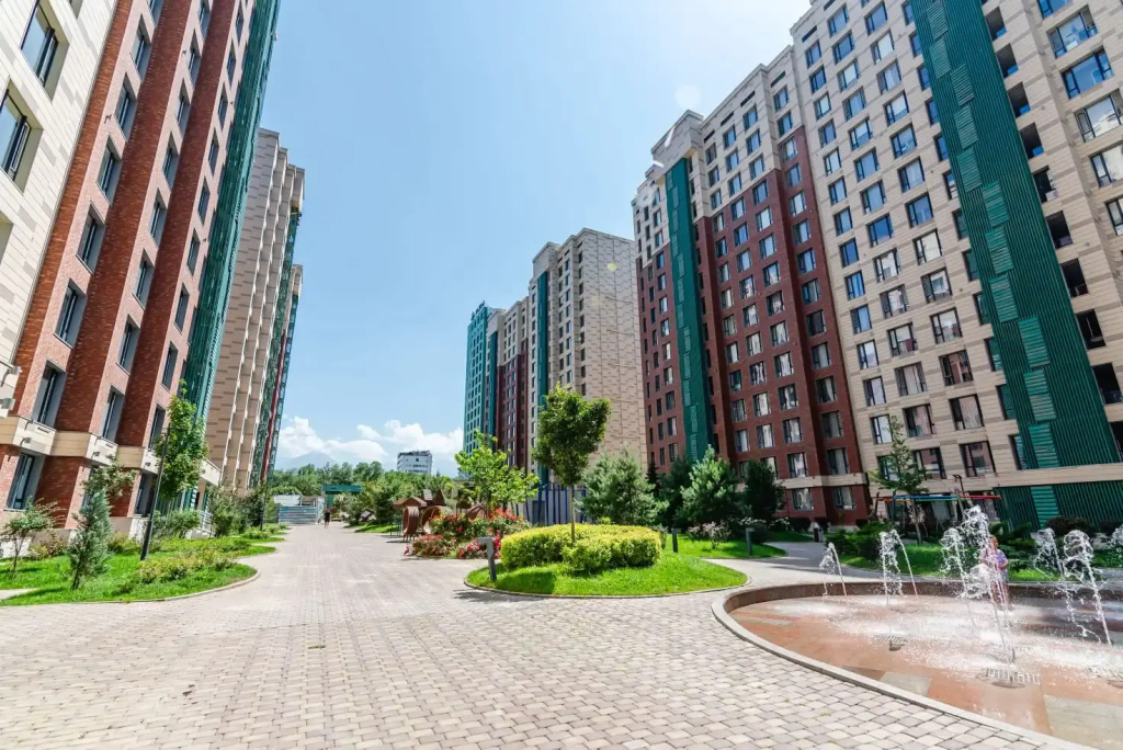Dvukhkomnatnaya V Tsentre Almaty Apartment