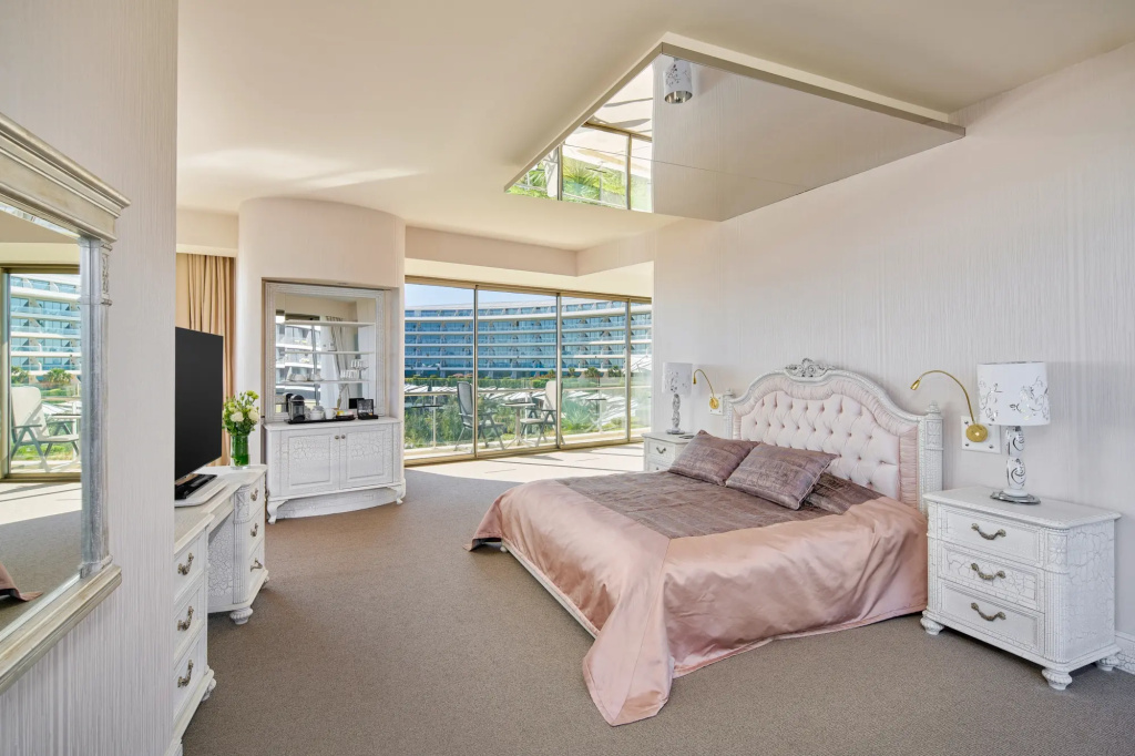 2 Bedrooms Royal Suite with balcony