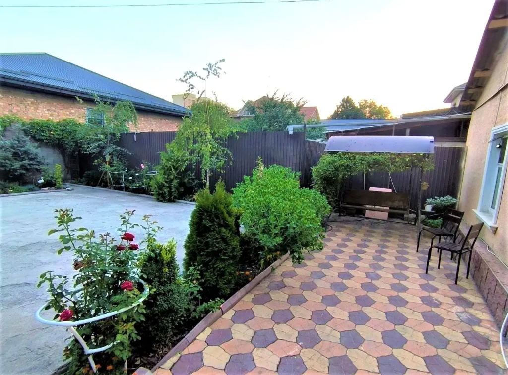 S Sadom U Filarmonii (SHevchenko 158) Private House