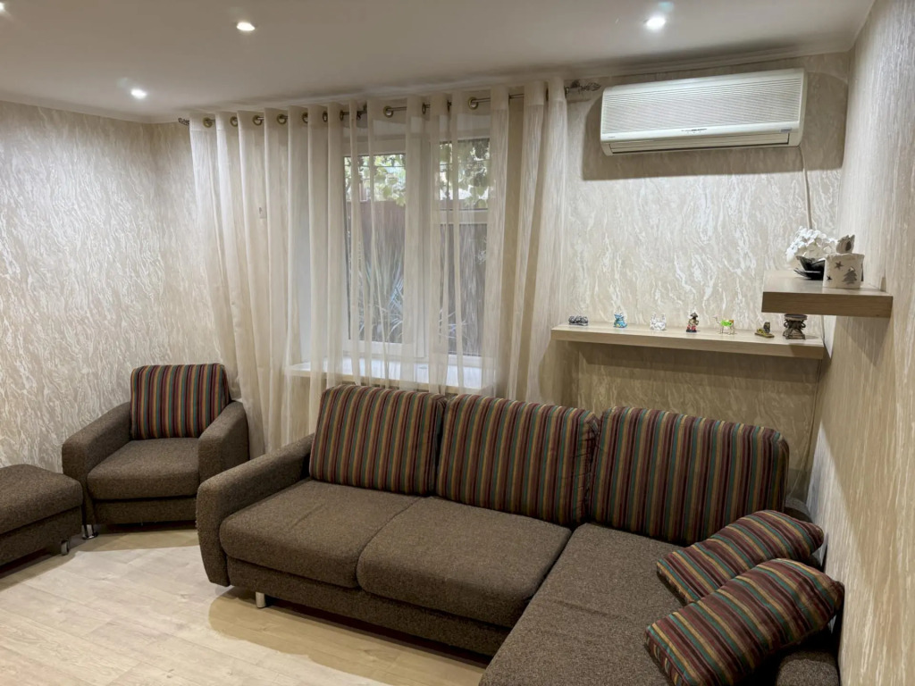 Апартаменты с 3 комнатами с красивым видом из окна в Как дома