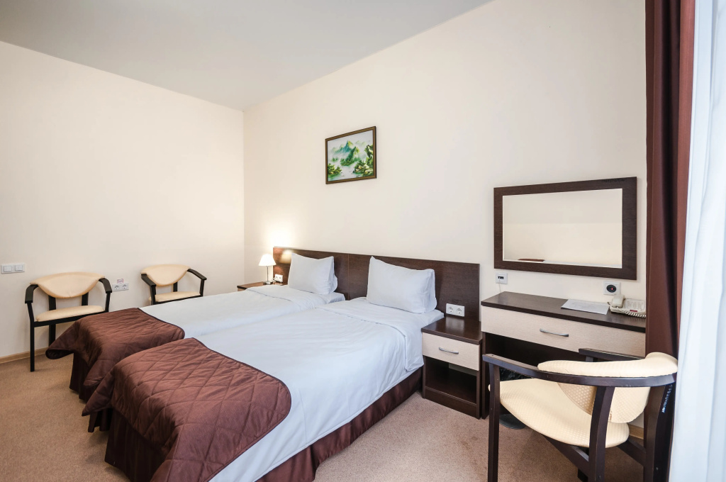 Standard Triple room