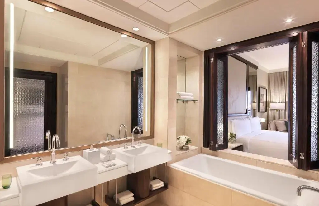 Отель The Ritz-Carlton Abu Dhabi, Grand Canal — фото 7