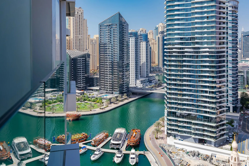 Perfect Studio at Marina Star with City View Apartments