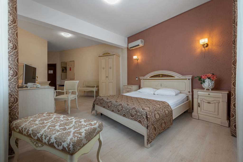 Superior Double room (full double bed)