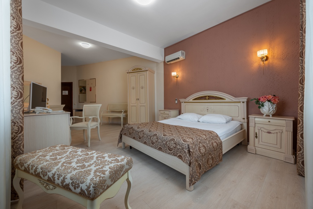 Versaille Hotel Room Type - Superior Double room full double bed