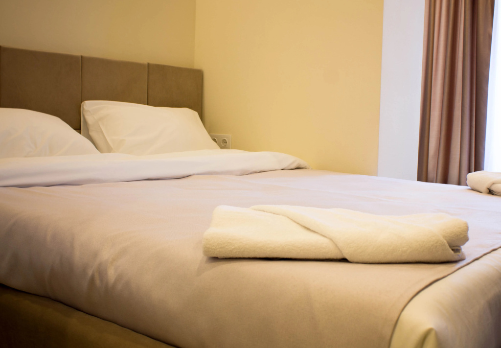 Standard Double room with city view (full double bed)
