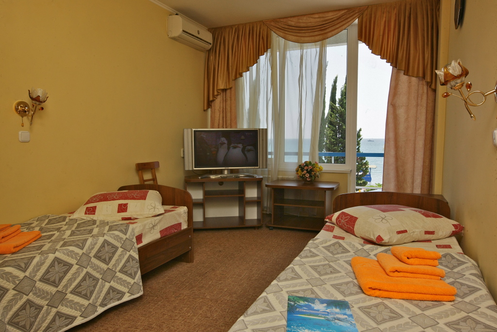 Двухместный номер Comfort с балконом и с видом на море 2 отдельные кровати в Эдем