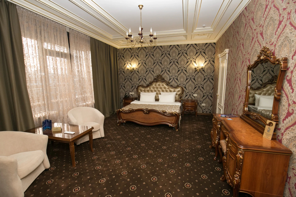 Double Suite full double bed