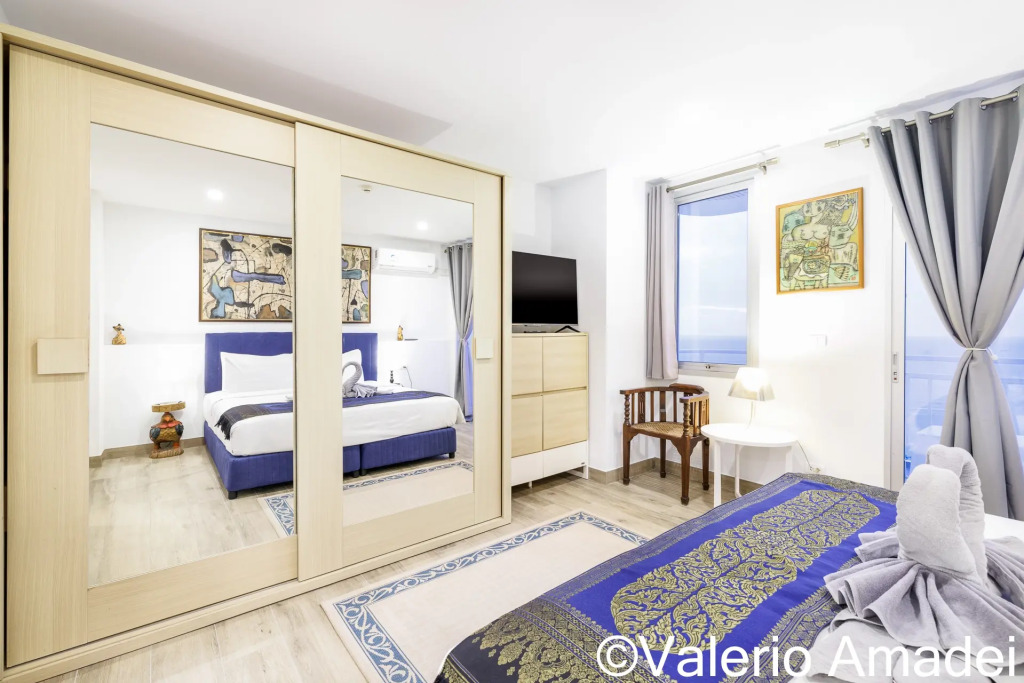 Люкс с 2 комнатами с балконом и с красивым видом из окна в Апартаменты OMNIA  Phuket - Waterfront Karon
