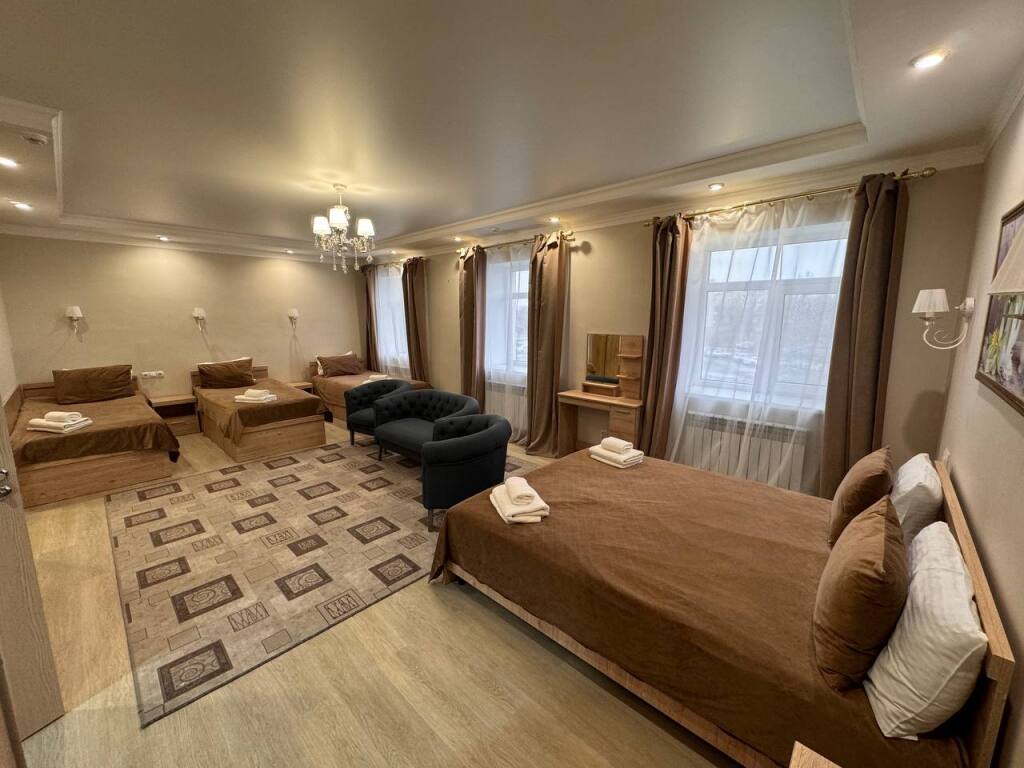 Трёхместный семейный люкс в Europa Hotel