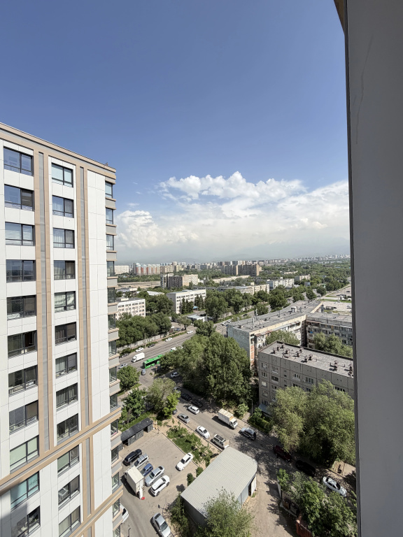 Shikarnaya Yevrodvushka S Krasivym Vidom Na Gory Flat