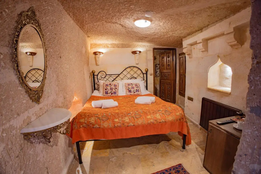 Shahmeran Cave Double room (full double bed)