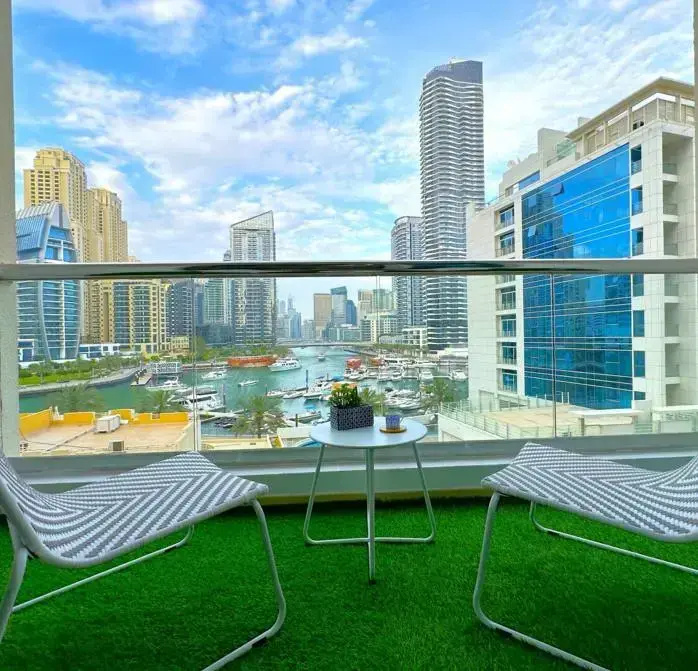 Lxury Brand New Studio with Balcony and Marina View Flat