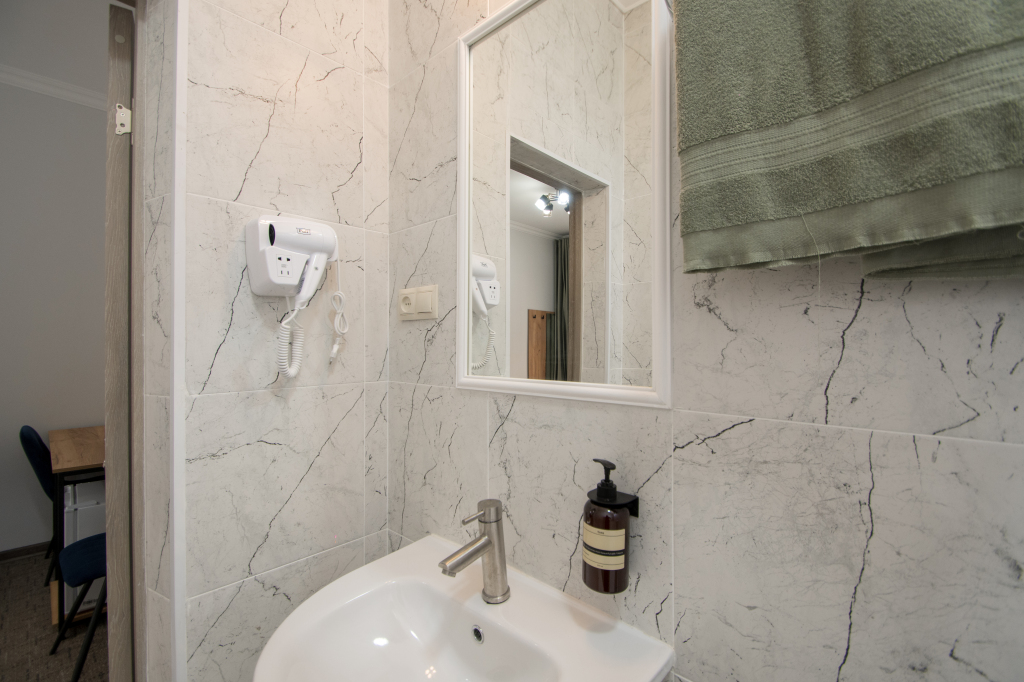Двухместный номер Classic с видом на внутренний двор двуспальная кровать в Rodnik village&SPA