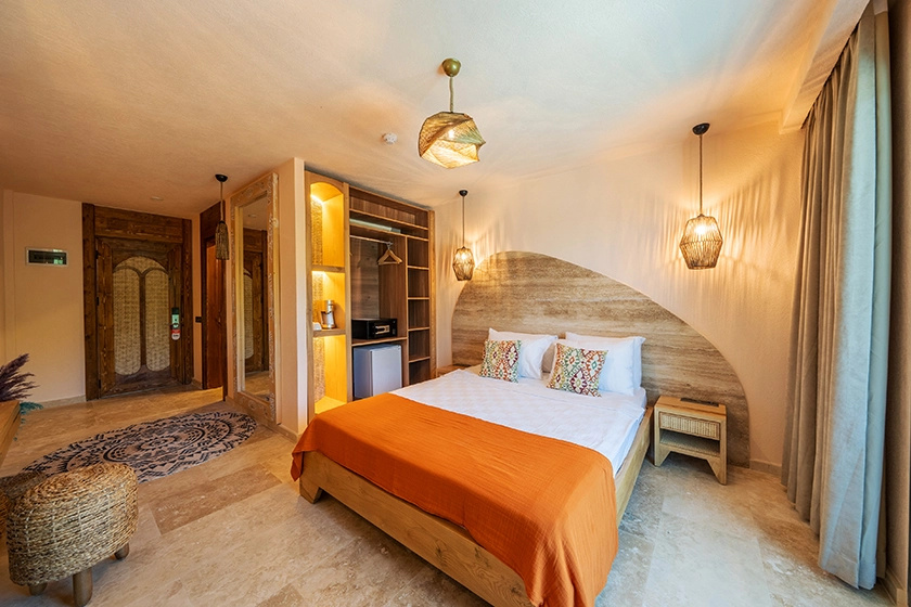 Deluxe room with balcony and with view
