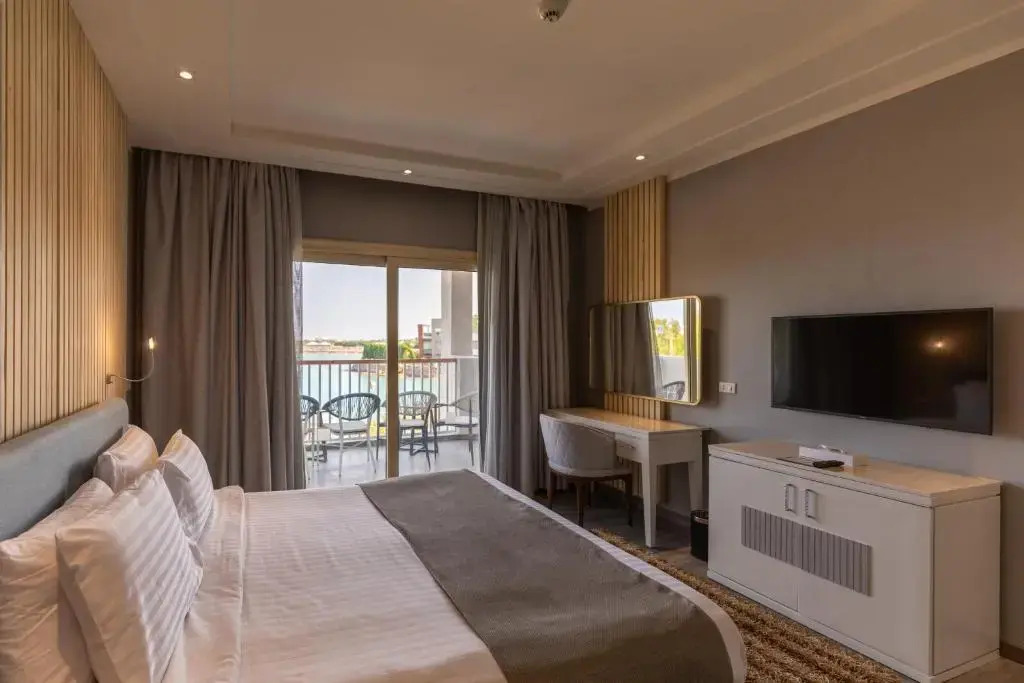 Люкс Posh Club Crystal Jacuzzi с балконом в Sunrise Crystal Bay Resort