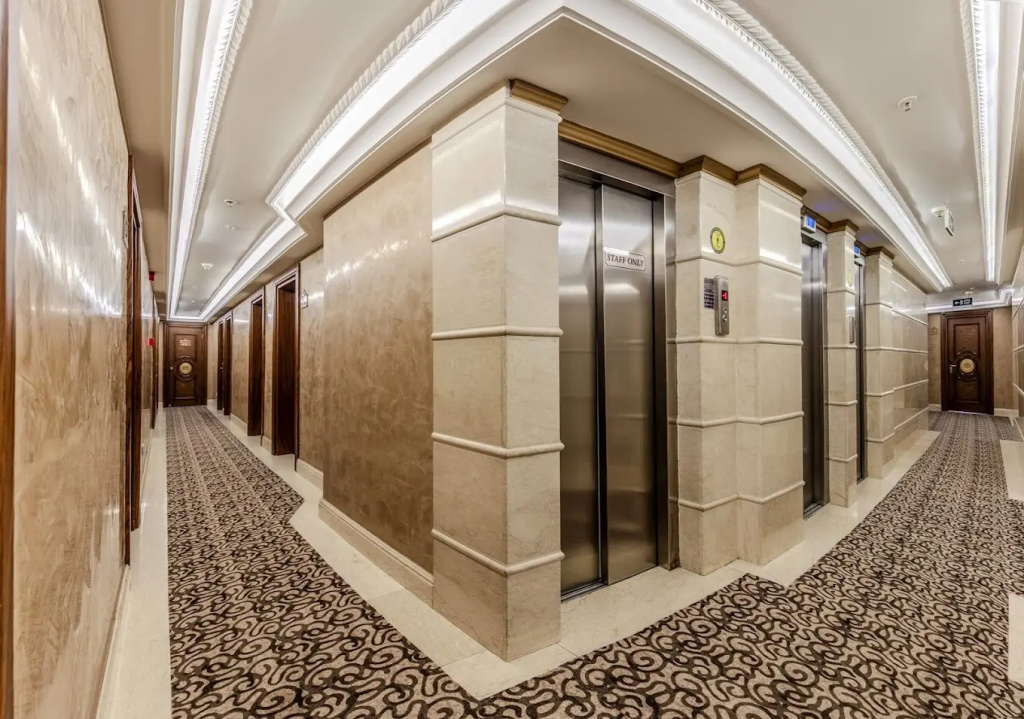 Lobby & Reception