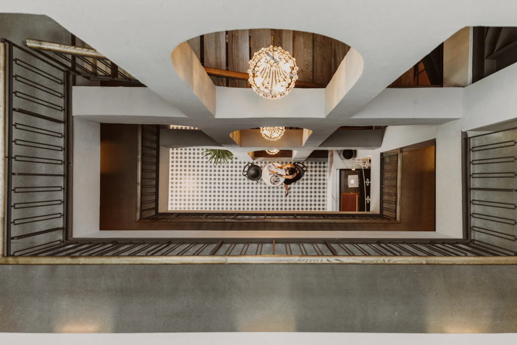Lobby & Reception