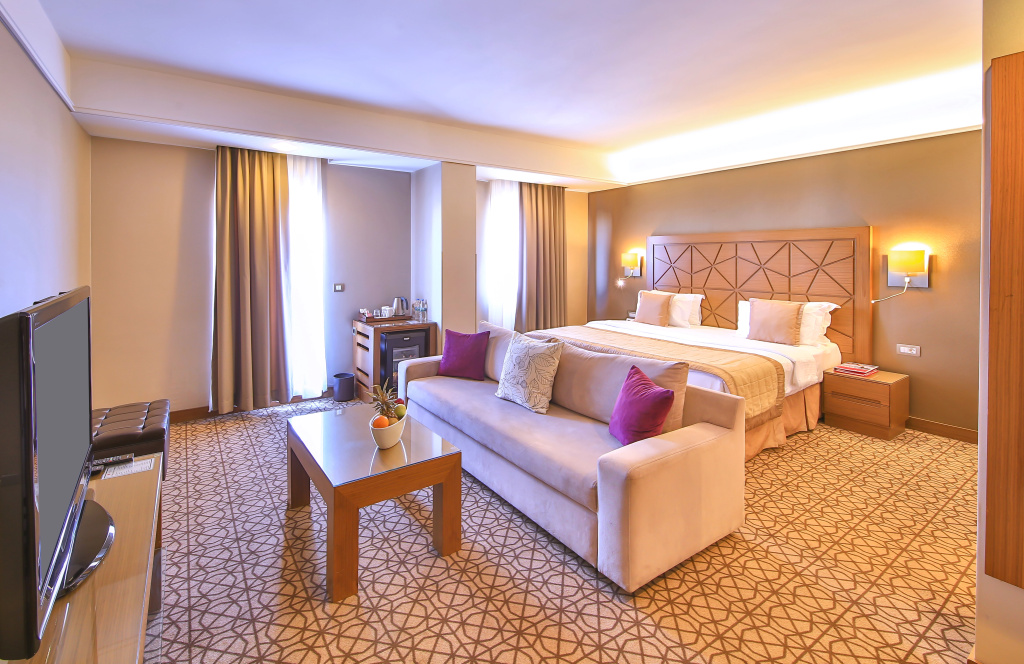 Отель Ramada By Wyndham Istanbul Taksim — фото