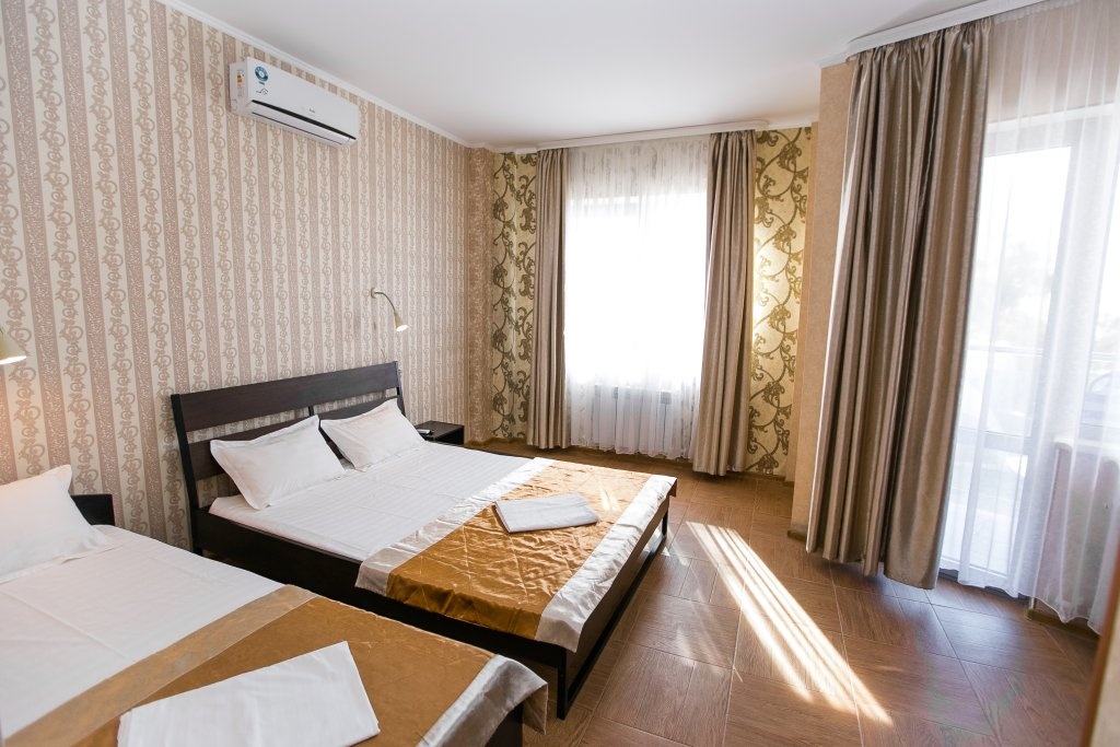 Comfort Triple room with balcony and with courtyard view