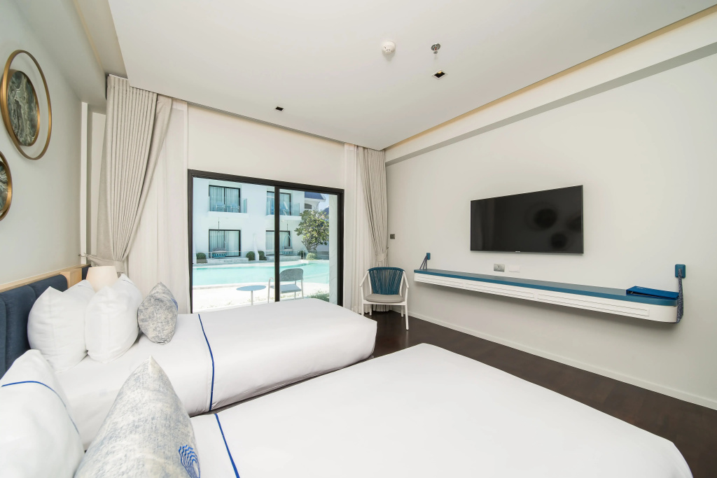 Deluxe Double room with balcony and with pool view (twin beds)