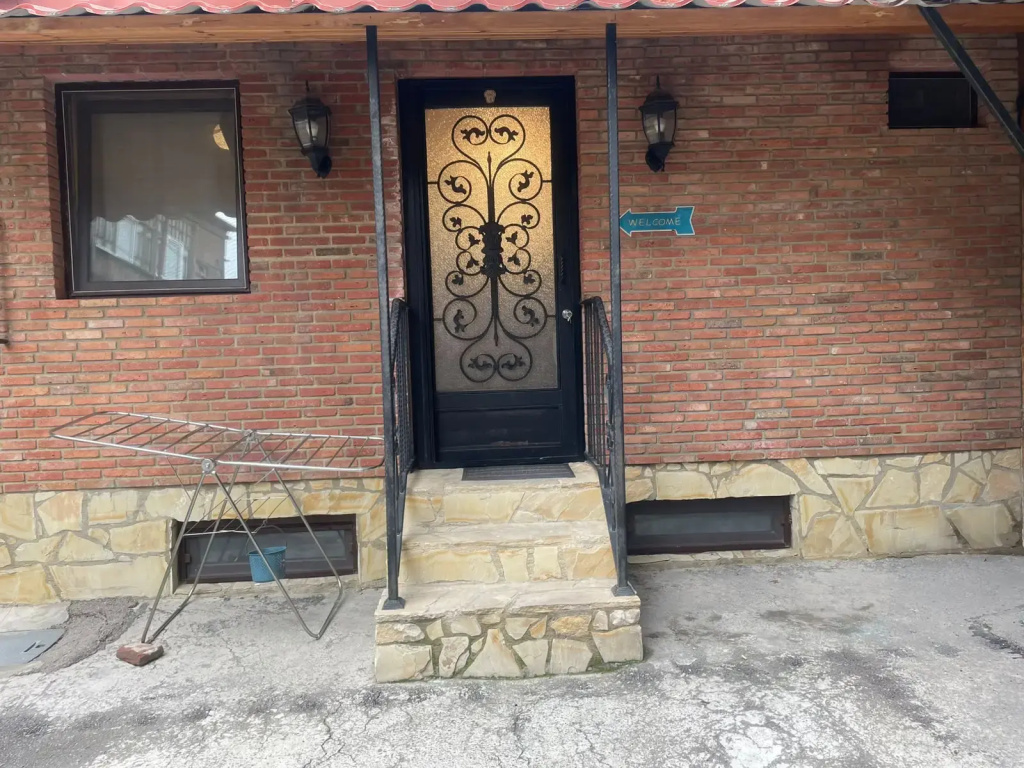 48 Apartments
