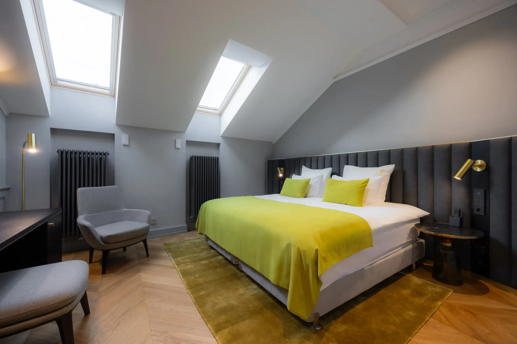 Deluxe Double Attic room (full double bed)