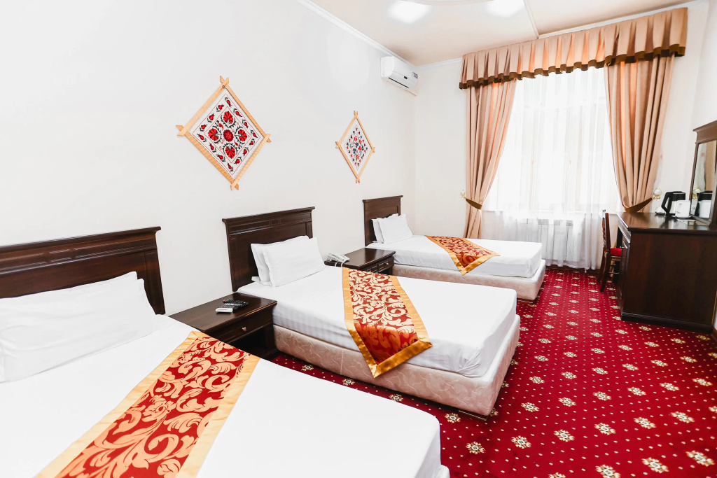 Standard Triple room