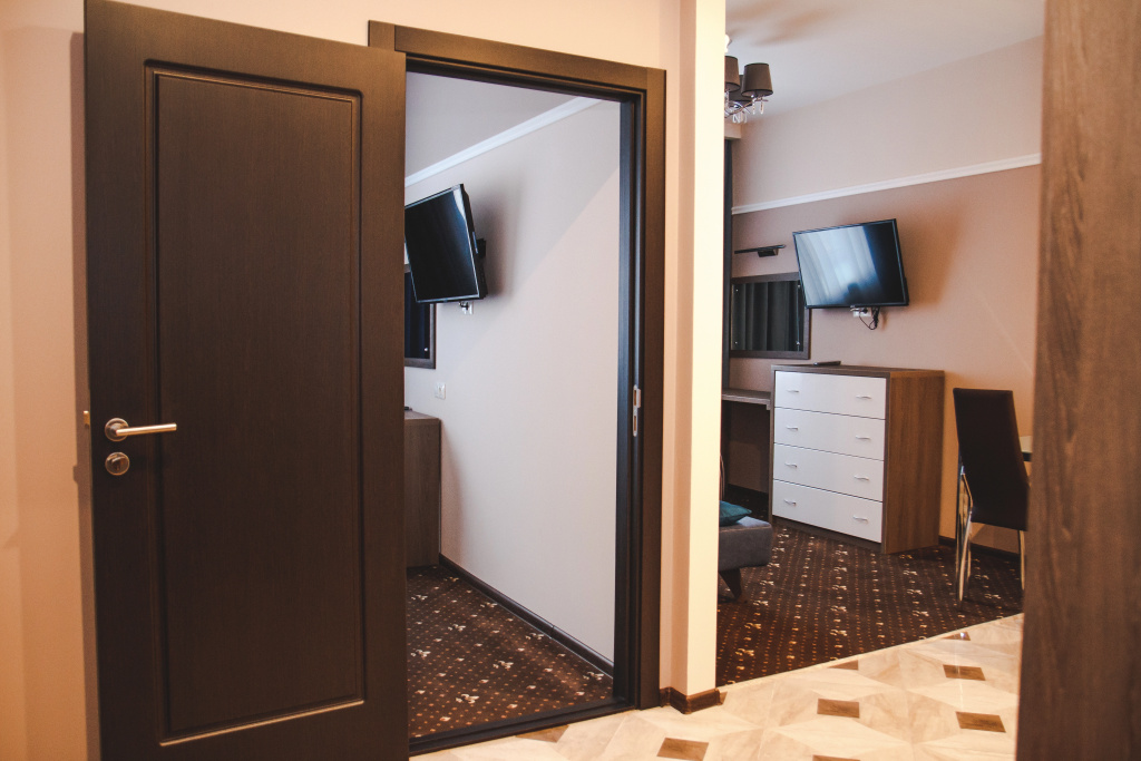 2 rooms Double Suite (full double bed)