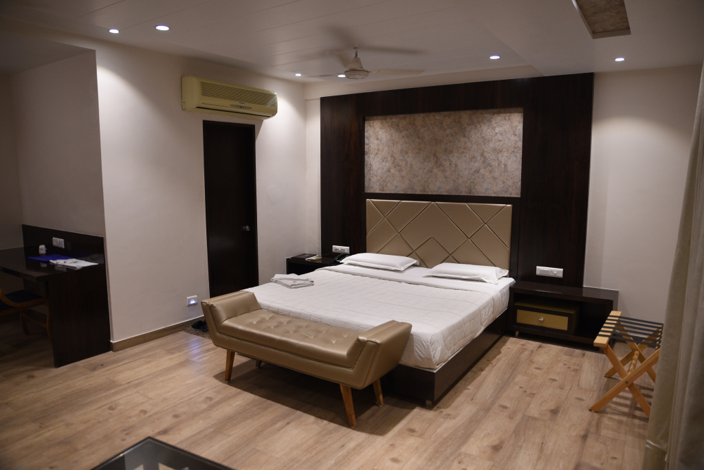 Double Suite (full double bed)